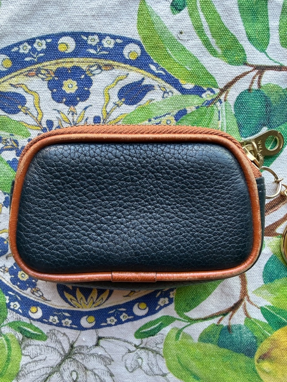 Dooney & Bourke Black Pebbled Leather Key & Card Holder with Brown Trim - Picture 4 of 10
